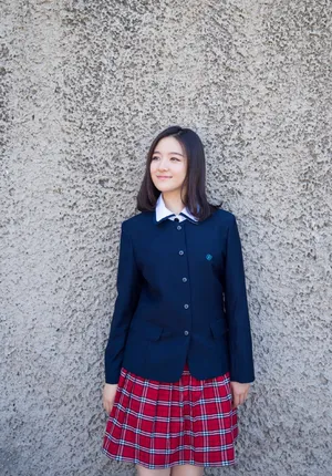 李兰迪毕业典礼甜美校服写真图片