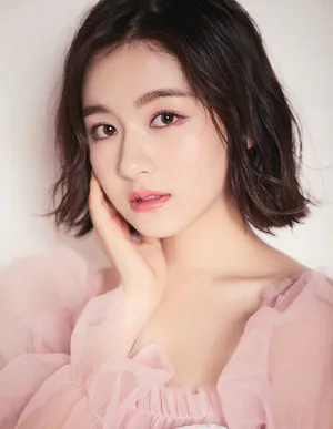 李兰迪清新短发柔美性感写真图片