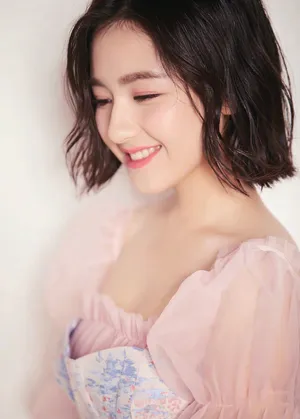 李兰迪清新短发柔美性感写真图片_6