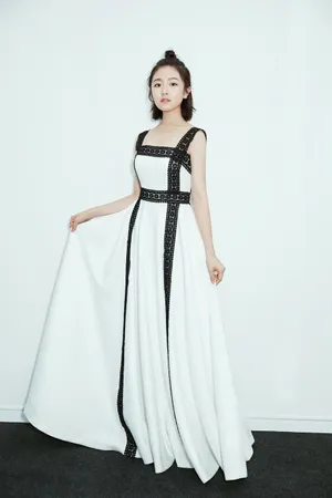李兰迪白裙清新淡雅活力写真图片_3