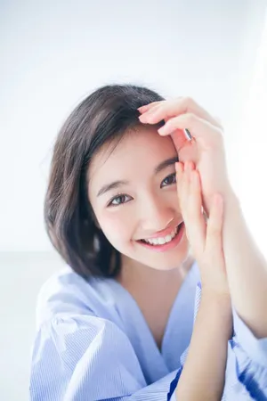 李兰迪性感露肩衬衣写真高清图片_2