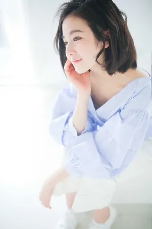 李兰迪性感露肩衬衣写真高清图片_3
