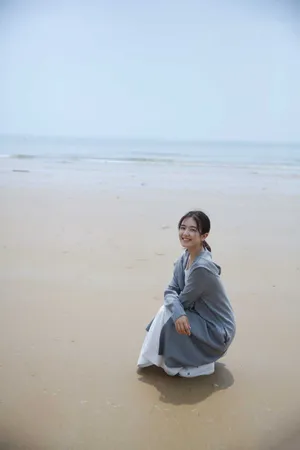 李兰迪海边清新写真图片