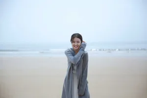 李兰迪海边清新写真图片