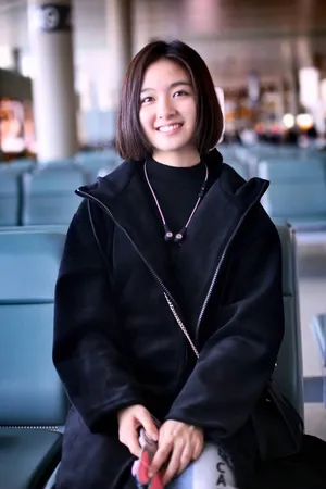 李兰迪机场纯黑造型甜美写真图片_3