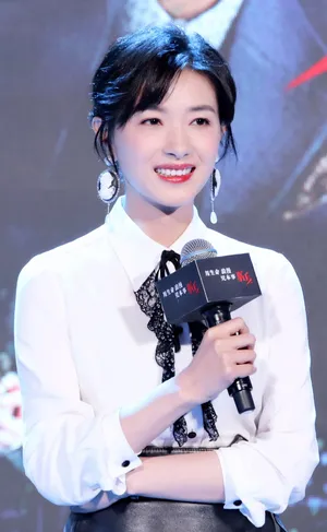 万茜清新甜美发布会图片