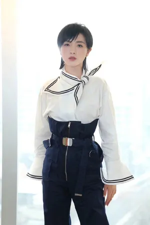 万茜清爽干练写真图片_3