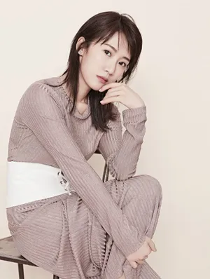 李念性感时尚写真图片_1