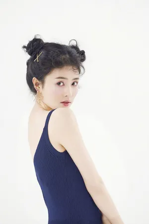 白鹿清新白皙时尚大片写真图片