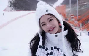罗米冬日雪地滑雪可爱写真图片_2
