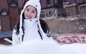 罗米冬日雪地滑雪可爱写真图片_4