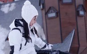 罗米冬日雪地滑雪可爱写真图片_6