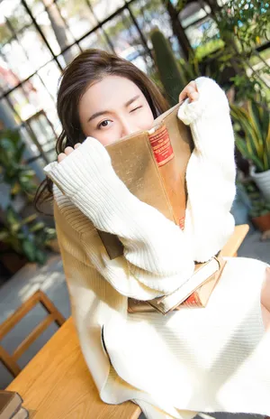 姜瑞佳唯美恬静暖冬写真高清图片_3