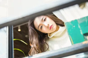 姜瑞佳唯美恬静暖冬写真高清图片_5