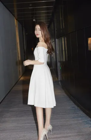 曾梦雪白色礼服活动照图片_2