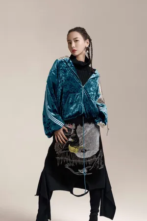 于文文冷艳时尚杂志写真图片_5