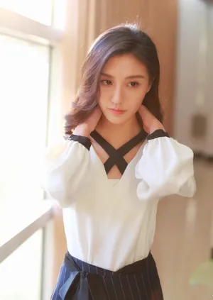 朱庭辰性感礼服图片