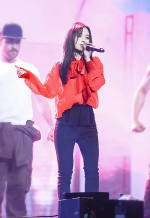 鞠婧祎透视红衣激情性感舞台秀图片_6