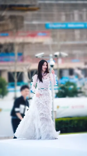鞠婧祎东方风云榜红毯性感图片