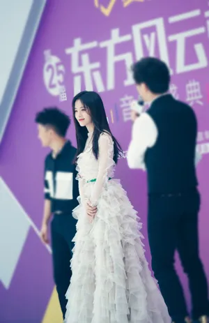 鞠婧祎东方风云榜红毯性感图片_5