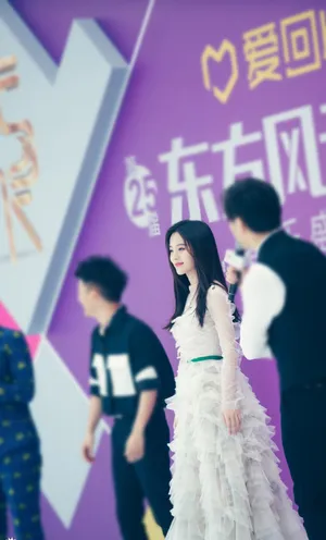 鞠婧祎东方风云榜红毯性感图片_6