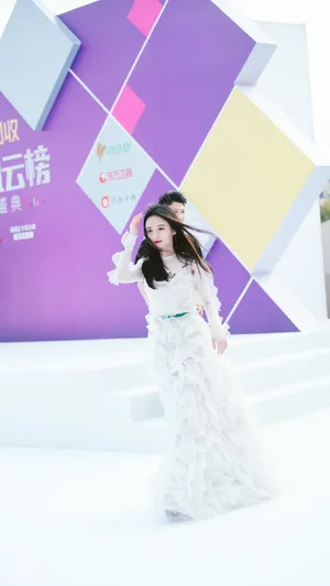 鞠婧祎东方风云榜红毯性感图片_7