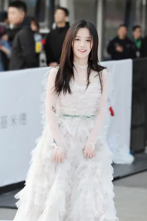 鞠婧祎东方风云榜红毯性感图片_9