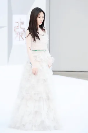 鞠婧祎东方风云榜红毯性感图片_10