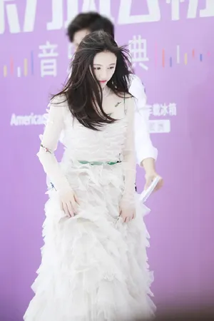 鞠婧祎东方风云榜红毯性感图片_12