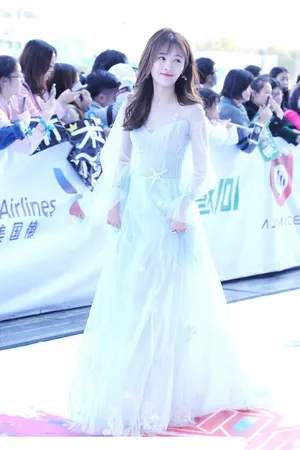 鞠婧祎薄纱长裙性感清纯仙气写真图片