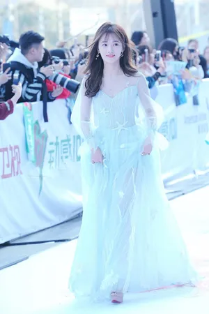 鞠婧祎薄纱长裙性感清纯仙气写真图片