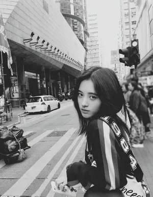 鞠婧祎香港街拍甜美写真图片