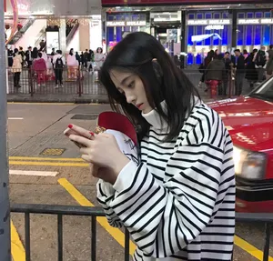 鞠婧祎香港街拍甜美写真图片_1