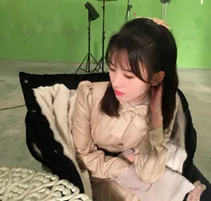 鞠婧祎片场甜美写真图片