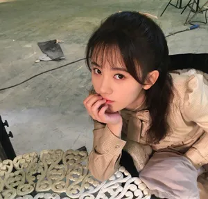 鞠婧祎片场甜美写真图片