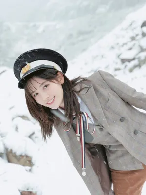 鞠婧祎雪地甜美俏皮写真图片_4