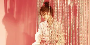 鞠婧祎时尚杂志封面粉色性感写真_5