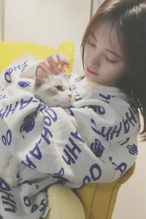 鞠婧祎丸子头甜美自拍图片_2