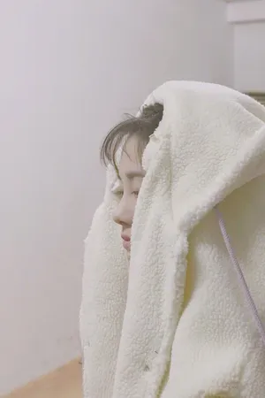 鞠婧祎丸子头甜美自拍图片_3