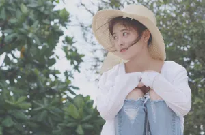 鞠婧祎清纯旅拍写真图片_3