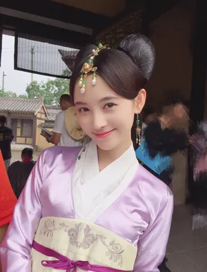 鞠婧祎剧组甜美宫女装写真图片_3