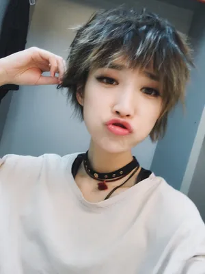歌手苏诗丁自拍照图片