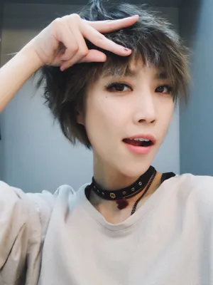 歌手苏诗丁自拍照图片_2