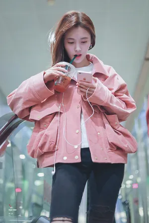 鞠婧祎机场街拍写真图片_3