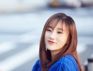 高洋蓝色毛衣秋季街拍高清图片_2