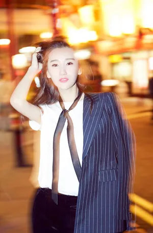 高洋气场十足干练风异国街拍图片_5