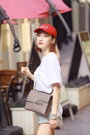 高洋清新简约夏日时尚街拍高清图片_2