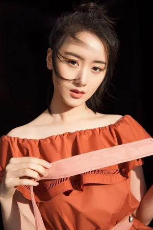 90后新生代实力小花袁冰妍时尚写真图片_1