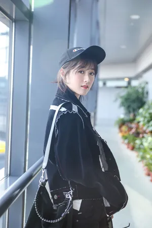 袁冰妍个性时髦机场街拍图片