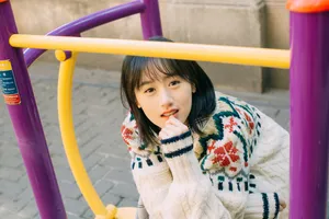 袁冰妍清新可爱户外写真图片_1